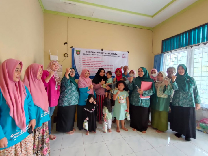 Giat Sabtu 01 Juli 2023 Penyerahan kepada posyandu Melati Balita pemberi makanan tambahan Balita dan dan Peragaan Alat Emodemo RT 05. 5. Penyerahan bantuan sembako dan anak sekolah di RT 07.