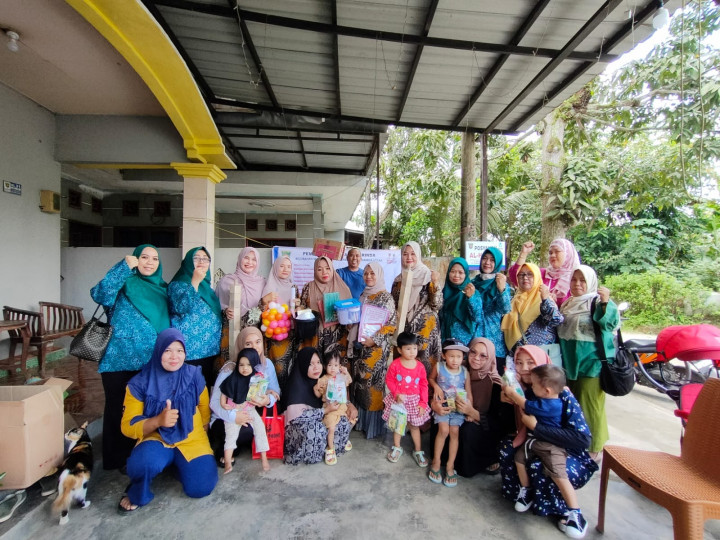 Giat 01 Juli 2023 Penyerahan kepada posyandu Cherry Balita pemberi makanan tambahan Balita dan dan Peragaan Alat Emodemo RT 11. & Penyerahan kepada posyandu Al-Hidayah Balita pemberi makanan tambahan Balita dan dan Peragaan Alat Emodemo RT 12.
