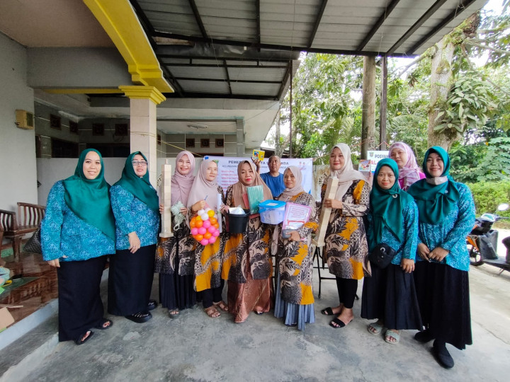 Giat 01 Juli 2023 Penyerahan kepada posyandu Cherry Balita pemberi makanan tambahan Balita dan dan Peragaan Alat Emodemo RT 11. & Penyerahan kepada posyandu Al-Hidayah Balita pemberi makanan tambahan Balita dan dan Peragaan Alat Emodemo RT 12.