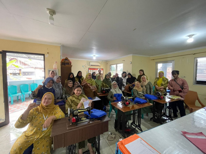Selasa  04 Juli 2023 Kegiatan Probebaya bidang Pemberdayaan Masyarakat. Pelatihan Tata Busana (Menjahit) terakhir sekaligus pemberian Alat di SMK 3 Samarinda dihadiri Lurah dan Kasi Kesra.