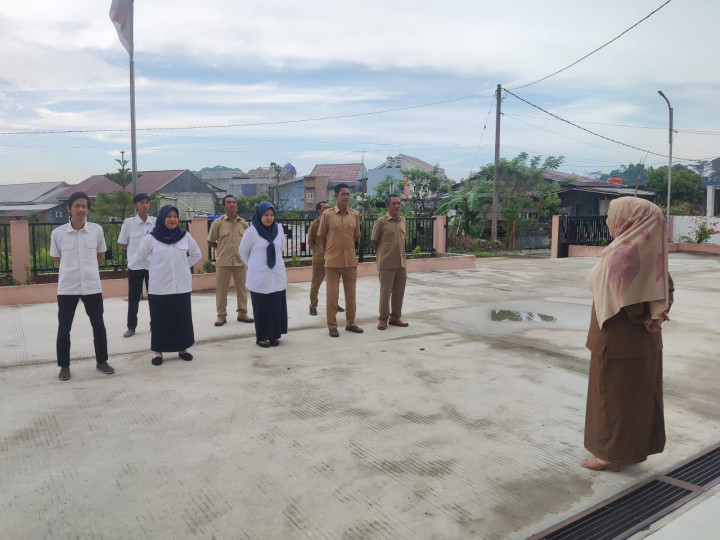Giat, Senin 10 Juli 2023 1. Melaksanakan Apel pagi di kelurahan sempaja barat di pimpin oleh Kasi Kesra