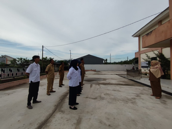 Giat, Senin 10 Juli 2023 1. Melaksanakan Apel pagi di kelurahan sempaja barat di pimpin oleh Kasi Kesra