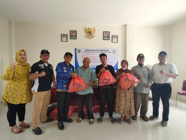 Giat, Senin 18 Juli 2023, Penyerahan Bantuan Sembako, Penyerahan Anak sekolah dan Penyerahan Makanan tambahan Balita dan Lansia  pada RT 4,5,6,7,8,9 dan RT 10 di kantor kel. sempaja barat