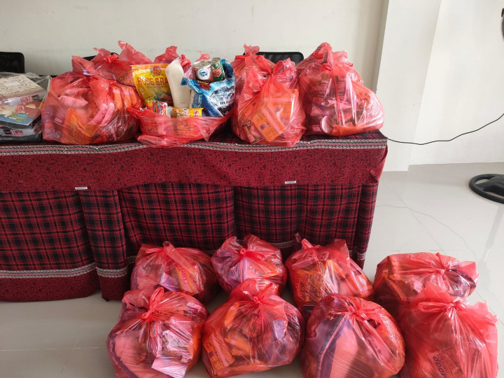 Giat 19 Juli 2023, Probebaya bidang Pemberdayaan Masyarakat, Penyerahan Bantuan Sembako, Penyerahan Anak sekolah  dan Penyerahan Makanan tambahan Balita di RT 12 di Aula Kantor Kelurahan Sempaja dihadiri Kasi Kesra, ketua pokmas beserta anggota