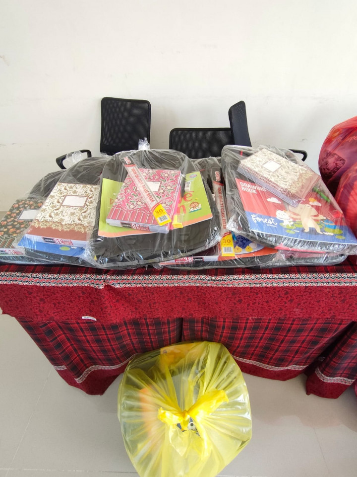 Giat 19 Juli 2023, Probebaya bidang Pemberdayaan Masyarakat, Penyerahan Bantuan Sembako, Penyerahan Anak sekolah  dan Penyerahan Makanan tambahan Balita di RT 12 di Aula Kantor Kelurahan Sempaja dihadiri Kasi Kesra, ketua pokmas beserta anggota