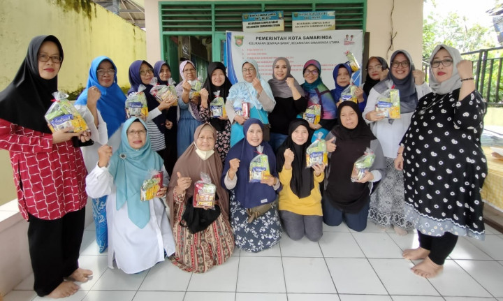 Giat, Sabtu 22 Juli 2023, Probebaya bidang Pemberdayaan Masyarakat Pemberian tambahan makanan lansia & penyerahan alat kesehatan lansia di Posyandu Melati Perumahan TVRI Graha Asri RT 05.
