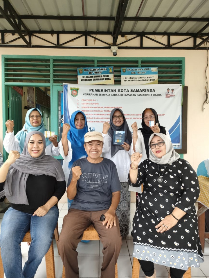 Giat, Sabtu 22 Juli 2023, Probebaya bidang Pemberdayaan Masyarakat Pemberian tambahan makanan lansia & penyerahan alat kesehatan lansia di Posyandu Melati Perumahan TVRI Graha Asri RT 05.