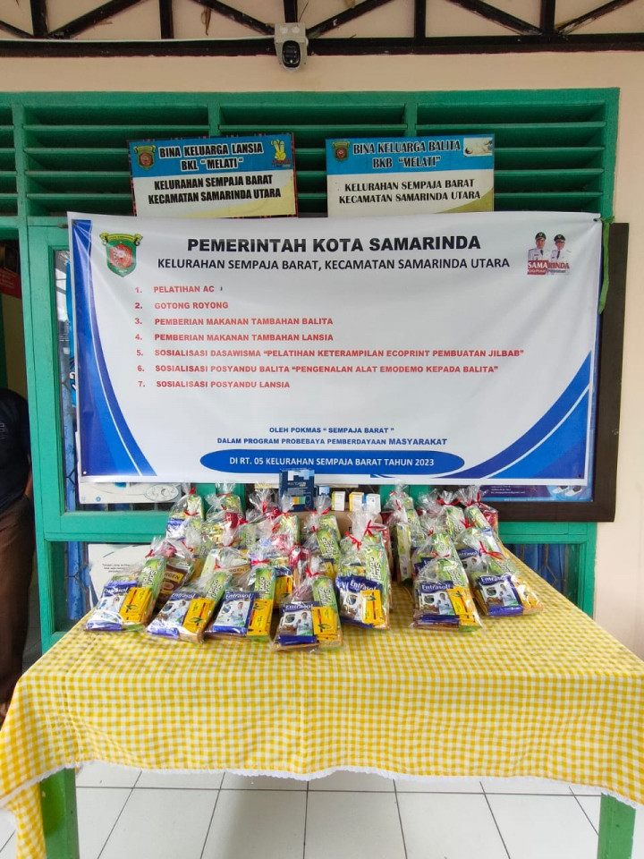 Giat, Sabtu 22 Juli 2023, Probebaya bidang Pemberdayaan Masyarakat Pemberian tambahan makanan lansia & penyerahan alat kesehatan lansia di Posyandu Melati Perumahan TVRI Graha Asri RT 05.
