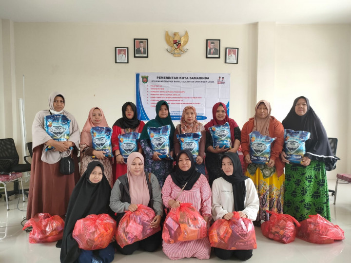 Giat, Minggu 23 Juli 2023 Kegiatan Probebaya bidang Pemberdayaan Masyarakat, Penyerahan Bantuan Sembako, Penyerahan Anak sekolah dan Penyerahan Makanan tambahan Balita di RT 03. Alhamdulillah