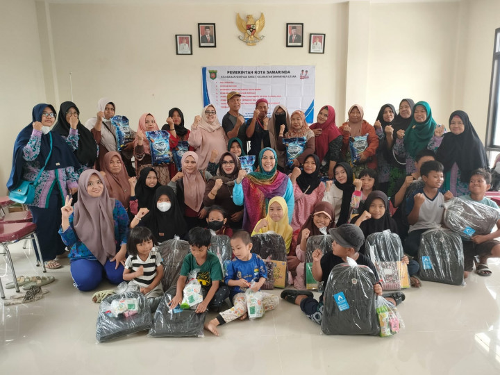 Giat, Minggu 23 Juli 2023 Kegiatan Probebaya bidang Pemberdayaan Masyarakat, Penyerahan Bantuan Sembako, Penyerahan Anak sekolah dan Penyerahan Makanan tambahan Balita di RT 03. Alhamdulillah