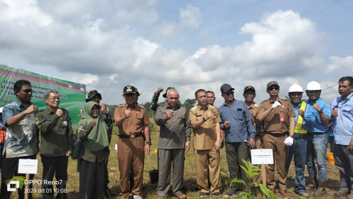 Giat, Selasa 01 Agustus 2023 Menghadiri Penanaman Pangan Untuk Penghijauan di Kelurahan Sungai Siring Kecamatan Samarinda Utara bersama Gubernur, Wakil Gubernur, Wakil Walikota