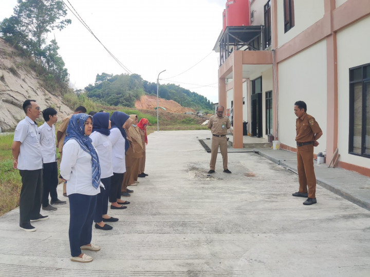 Giat, Senin 07 Agustus 2023, Melaksanakan Apel Senin pagi di kelurahan sempaja barat di pimpin Oleh Seklur.  & Menghadiri Rapat Koordinasi pembentukan BUMRT berbasis Kelurahan di Aula Kantor kecamatan Samarinda Utara