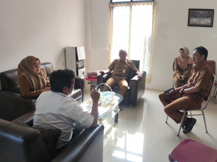 Giat Senin 07 Agustus 2023, Mendapat kunjungan ke 2 dari Tim Kecamatan Samarinda Utara Bu Sekcam,  Kasi Kesra beserta staf Koordinasi tentang Pelaksanaan Pra Pemantauan dan Evaluasi Kinerja Penyelenggaraan Pelayanan Publik (PEKPPP) Tahun 2023