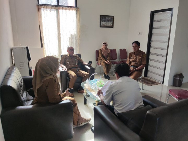 Giat Senin 07 Agustus 2023, Mendapat kunjungan ke 2 dari Tim Kecamatan Samarinda Utara Bu Sekcam,  Kasi Kesra beserta staf Koordinasi tentang Pelaksanaan Pra Pemantauan dan Evaluasi Kinerja Penyelenggaraan Pelayanan Publik (PEKPPP) Tahun 2023