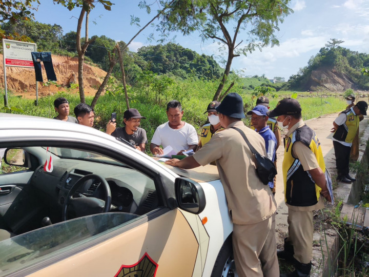 Kedatangan dari Dinas PUPR peninjauan Lahan tanah sebelah kantor kelurahan di kawal , Menata untuk aksi Perubahan pada area kantor kelurahan sempaja barat, Menghadiri Presentasi Laporan Akhir Kajian Peta Resiko kebakaran kota Samarinda.