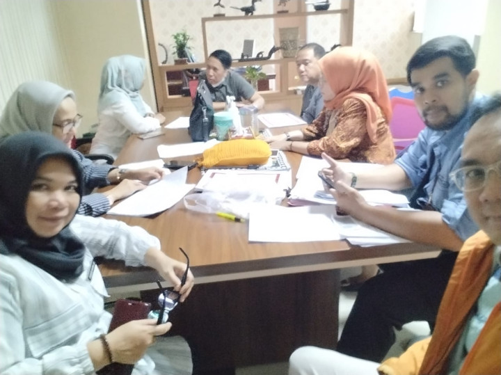 Melaksanakan pertemuan rutin Arisan Tp. PKK sekaligus Sosialisasi dari BPJS Ketenagakerjaan dan Poktan di Aula Kantor Kelurahan Sempaja Barat & Rapat UMKM