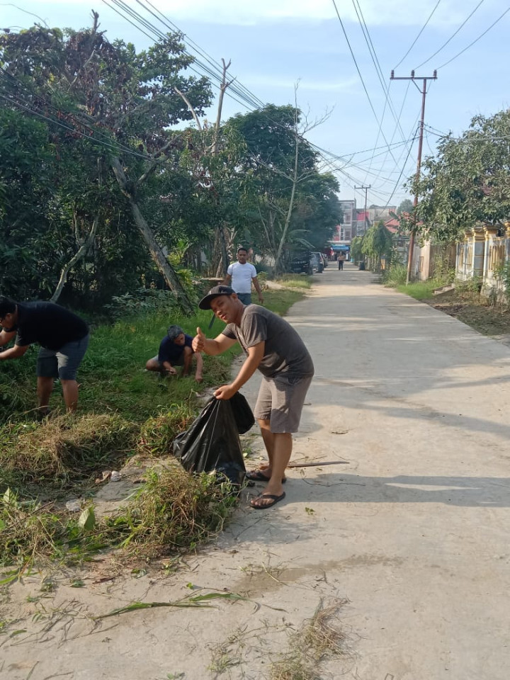 Minggu 13 Agustus 2023 Melakukan kerja bakti Rutin di wilayah RT 03, RT 06, RT 08, RT 10 dan RT 11 pada kelurahan sempaja barat.