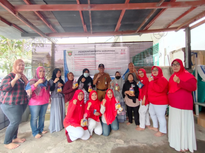 Giat, Selasa 15 Agustus 2023 Kegiatan Probebaya bidang Pemberdayaan Masyarakat Penyerahan Makanan tambahan untuk Lansia dan Alat kesehatan untuk Lansia pada Posyandu Bintang di RT 7, RT 08 dan RT 09