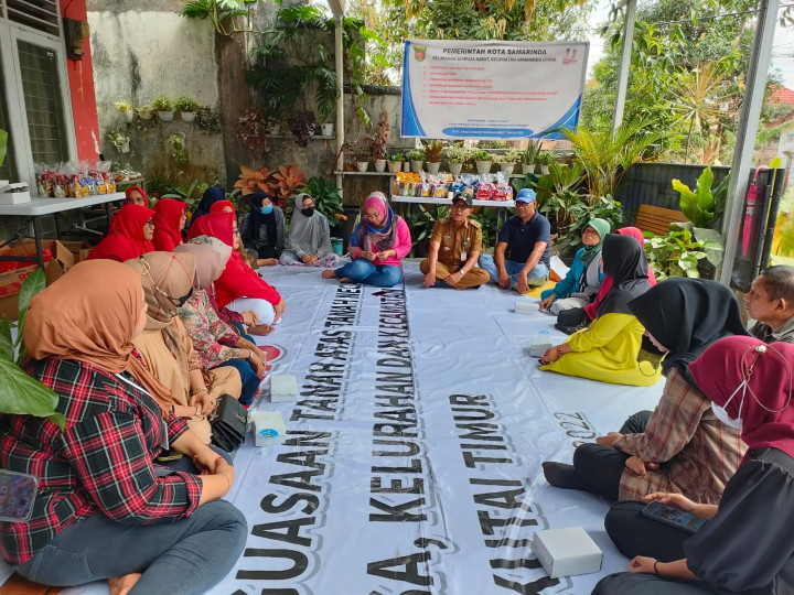 Giat, Selasa 15 Agustus 2023 Kegiatan Probebaya bidang Pemberdayaan Masyarakat Penyerahan Makanan tambahan untuk Lansia dan Alat kesehatan untuk Lansia pada Posyandu Bintang di RT 7, RT 08 dan RT 09