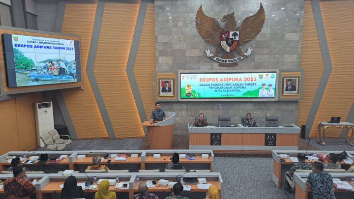 Giat, Jum'at 18 Agustus 2023 Menghadiri Rapat Ekspos Adipura Tahun 2023 di ruang Rapat Mangkupalas (Balaikota Samarinda) dihadiri oleh Lurah.