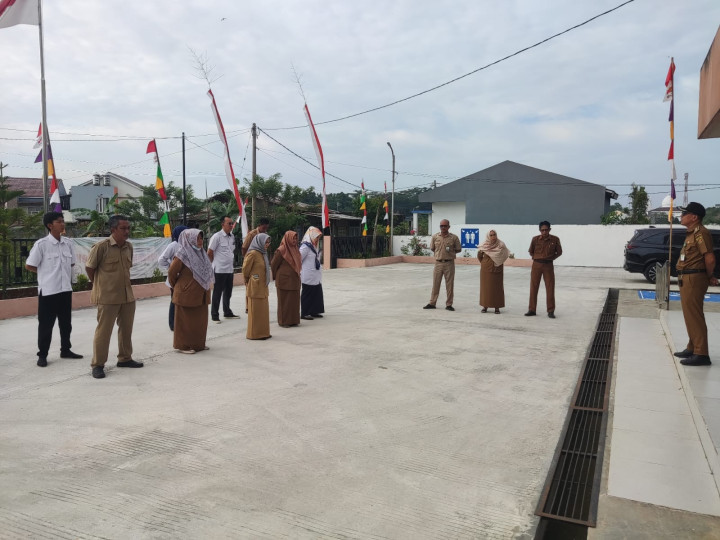 Giat, Senin 21 Agustus 2023 Melaksanakan Apel Senin pagi di kelurahan sempaja barat di pimpin oleh Lurah.