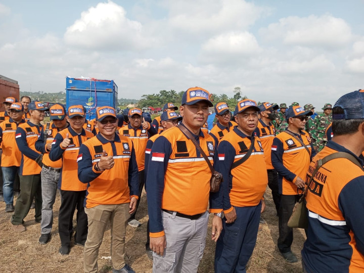 Giat, Kamis 31 Agustus 2023 Menghadiri Gladi Kesiapsiagaan terhadap Bencana Latihan Gabungan Tanggap Darurat Bencana Banjir Kota Samarinda tahun 2023 dihadiri Lurah, Pendistribusian Beras dalam Rangka Operasi beras.