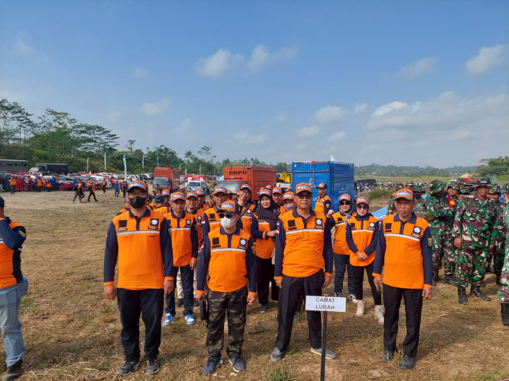 Giat, Kamis 31 Agustus 2023 Menghadiri Gladi Kesiapsiagaan terhadap Bencana Latihan Gabungan Tanggap Darurat Bencana Banjir Kota Samarinda tahun 2023 dihadiri Lurah, Pendistribusian Beras dalam Rangka Operasi beras.