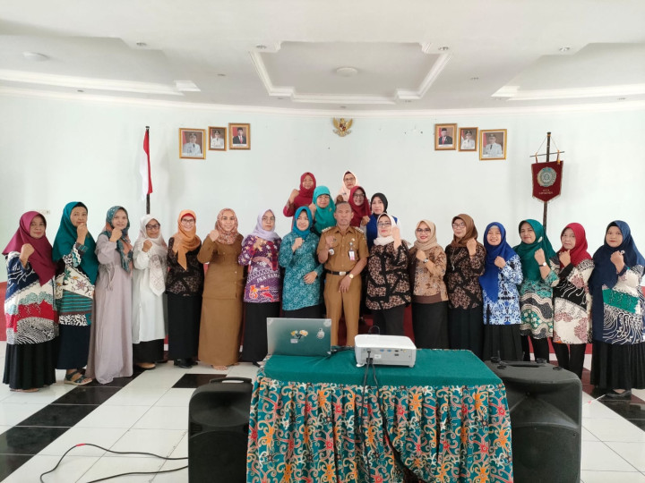 Menghadiri Rapat Pelaksanaan Sosialisasi dan Bimtek Dasawisma Tahun 2023 dihadiri Kasi Kesra, Ketua TP PKK, Perwakilan ibu Dasawisma RT dan seluruh Ketua RT se-kelurahan sempaja barat.