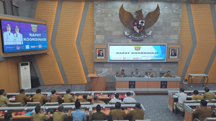 Mengindentifikasi Data IKM di wilayah RT kelurahan sempaja barat & Menghadiri Rapat koordinasi di Ruang Rapat Mangkupalas Lt. 2 Balaikota