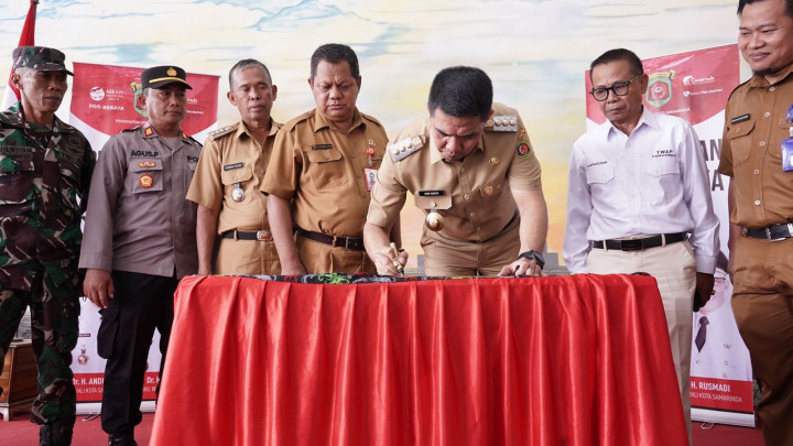 Penyerahan Simbolis Kegiatan Probebaya Tahun 2023 oleh Walikota Samarinda (Dr. H. Andi Harun) di Pemandian Serayu Kelurahan Tanah Merah dihadiri Lurah, Kasi Kesra, Ketua TP PKK, Perwakilan dari Peserta yg telah mengikuti kegiatan Probebaya