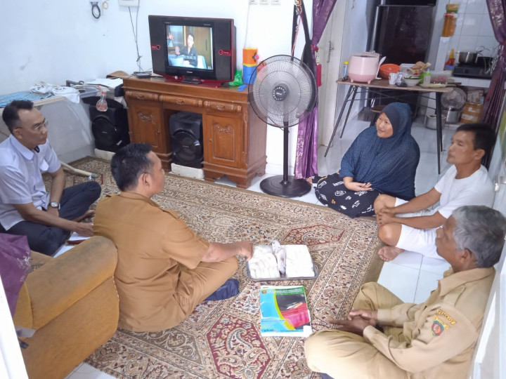 Mendapat kunjungan dari Dinas Koperasi, Biodata Industri kecil menengah IKM Dinas Koperasi UKM perindustrian kota smd 05 Sept 2023 (Pengrajin Krupuk dan peyek) & Menghadiri Rapat Koordinasi di Ruang Rapat Mangkupalas di hadiri oleh Lurah.