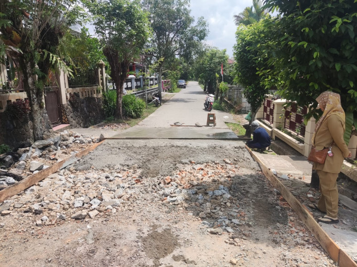 Giat, Selasa 05 September 2023, Monitoring Kegiatan Probebaya bidang Sapras Monitoring Semenisasi di Perum Pinang Mas RT 06 & Meninjau Lokasi semenisasi yang telah selesai di Jl KH Wahid Hasyim Gg. Unggul RT 10