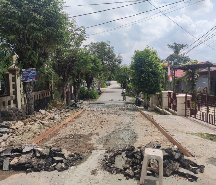 Giat, Selasa 05 September 2023, Monitoring Kegiatan Probebaya bidang Sapras Monitoring Semenisasi di Perum Pinang Mas RT 06 & Meninjau Lokasi semenisasi yang telah selesai di Jl KH Wahid Hasyim Gg. Unggul RT 10