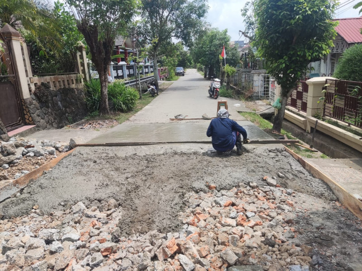 Giat, Selasa 05 September 2023, Monitoring Kegiatan Probebaya bidang Sapras Monitoring Semenisasi di Perum Pinang Mas RT 06 & Meninjau Lokasi semenisasi yang telah selesai di Jl KH Wahid Hasyim Gg. Unggul RT 10