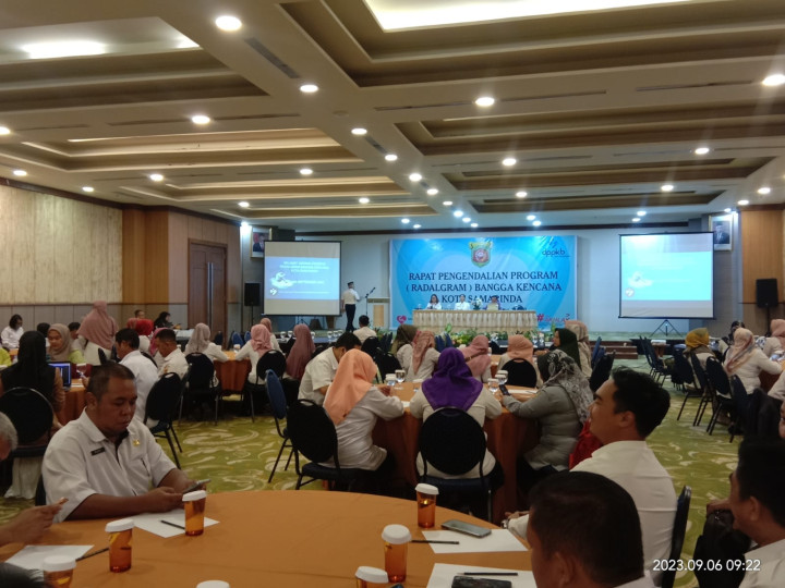 Giat, Rabu 06 September 2023 Menghadiri Rapat Pengendalian Program (Radalgram) Dinas Pengendalian Penduduk & Keluarga Berencana Kota Samrinda Tahun 2023 di Ruang Pertemuan Hotel Selyca Mulia