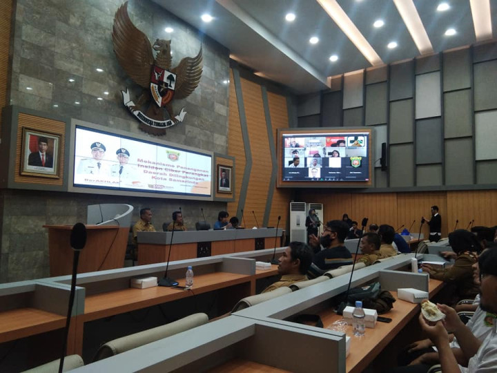 Giat, Senin 11 September 2023, Melaksanakan Apel Senin pagi di Kelurahan Sempaja Barat di pimpin oleh Kasi Tapem 2. Menghadiri Rapat Sosialisasi Keamanan dan Persandian "Mekanisme Penanganan Insiden Siber Perangkat Daerah di Lingkungan Kota Samarinda" .