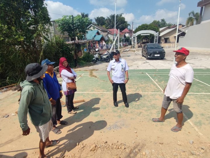 Giat, Rabu 27 September 2023 Monitoring Kegiatan Probebaya bidang Sapras.Monitoring Semenisasi Drainase di Jl. KH Wahid Hasyim RT 04 & Meninjau Lokasi Pembangunan Balai Serbaguna Perum Kayu Manis RT. 07,08,09.