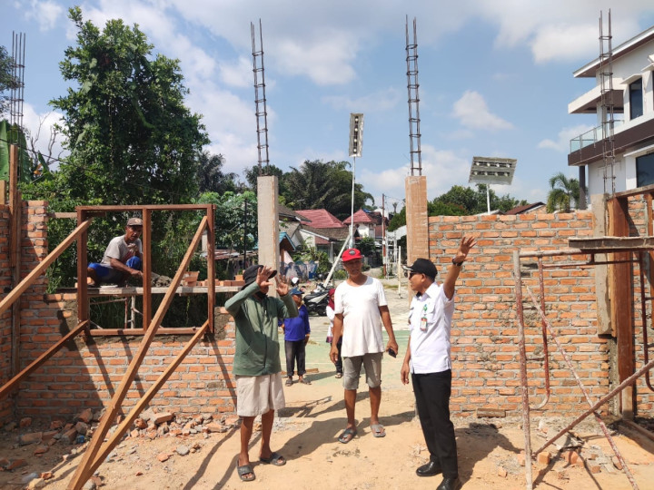 Giat, Rabu 27 September 2023 Monitoring Kegiatan Probebaya bidang Sapras.Monitoring Semenisasi Drainase di Jl. KH Wahid Hasyim RT 04 & Meninjau Lokasi Pembangunan Balai Serbaguna Perum Kayu Manis RT. 07,08,09.