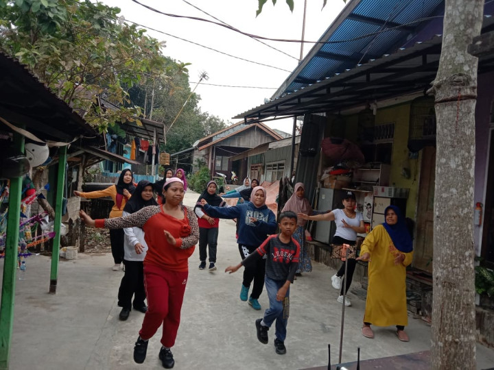 Giat Minggu, 1 Oktober 2023, Gotong Royong Pembersihan "TPS Bayangan" dan Median Jalan Ring Road di Jl. HM Ardans RT. 12 Kelurahan Sempaja Barat & Kegiatan senam SKJ di RT 03 Kelurahan Sempaja Barat.