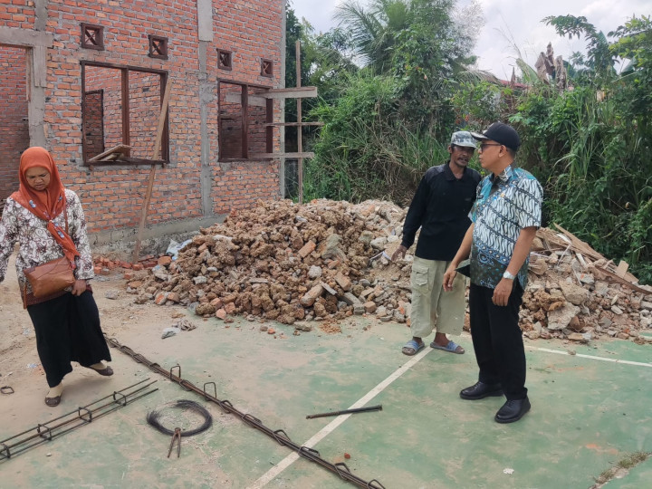 Giat, Kamis 12 Oktober 2023, Meninjau Lokasi Semenisasi di Jl AW Syahrani GG Vicky RT 02. & eninjau Lokasi Pembangunan Balai serbaguna Perum Kayu Manis pada RT 07, RT 08 dan RT 09.