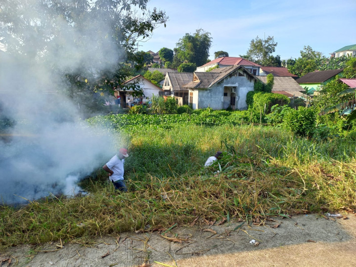 Giat, Minggu 22 Oktober 2023, Melakukan kerja bakti Rutin di wilayah RT 05 sekaligus pemasangan Baleho di Jl Ring Road RT 12 pada kelurahan sempaja barat.