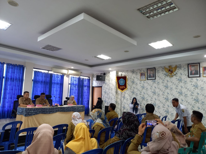 Giat, Selasa 24 Oktober 2023, Menghadiri Rapat Penyusunan Anggaran Responsif Gender Program Probebaya di Aula Kecamatan Samarinda Utara dihadiri Kasi Ekobang dan Kasi Kesra.
