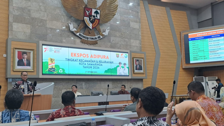 Giat, Jum'at 27 Oktober 2023 Menghadiri Rapat Ekpose Adipura Kecamatan dan Kelurahan Tahun 2024 di ruang Rapat Mangkupalas Lt II Balaikota di hadiri oleh Lurah.