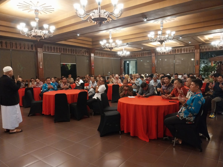 Giat, Kamis 09 November 2023 Menghadiri Character Building Training "Program Revolusi Mental" Camat dan Lurah se-Kota Samarinda di Yogyakarta dari tanggal 09 - 12 November 2023 dihadiri oleh Lurah Kelurahan Sempaja Barat.