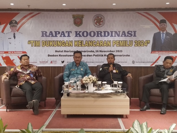 Giat, Kamis 16 November 2023, Menghadiri Rapat Koordinasi Tim Dukungan Kelancaran Pemilu 2023 di Hotel Horison Samarinda dihadiri oleh Lurah.