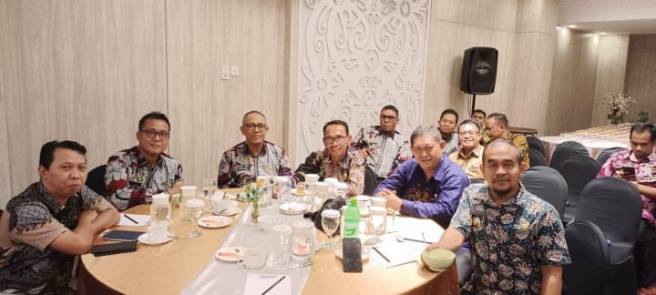 Giat, Kamis 16 November 2023, Menghadiri Rapat Koordinasi Tim Dukungan Kelancaran Pemilu 2023 di Hotel Horison Samarinda dihadiri oleh Lurah.