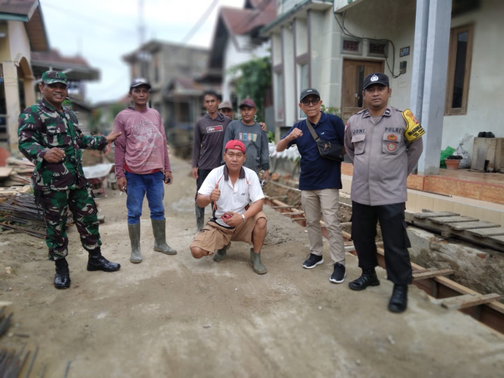 Giat, Minggu 19 November 2023 Meninjau Lokasi Pembuatan Drainase di Jl KH Wahid Hasyim GG Lorong Abadi di RT 12 di hadiri oleh Lurah, Kasi Tapem, Babinsa, Bhabinkamtibmas dan Ketua RT 12.
