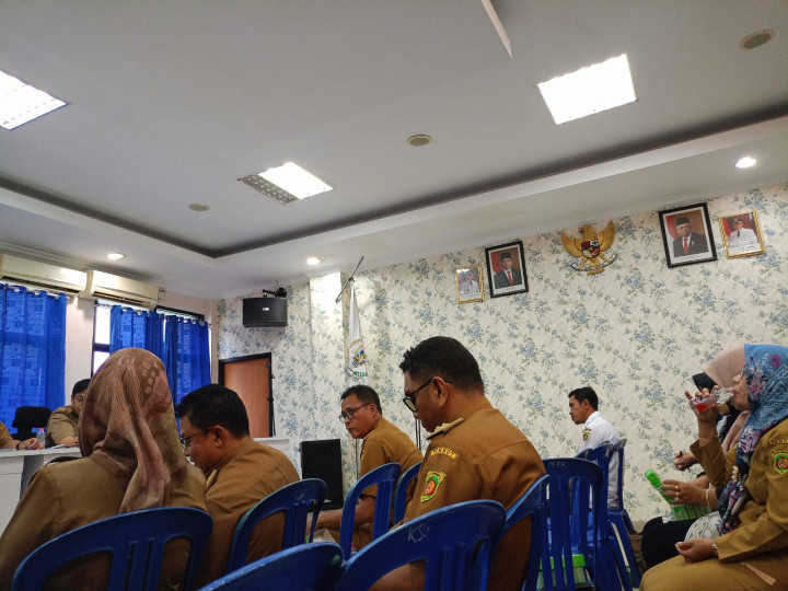 Giat, Selasa 21 November 2023, Menghadiri Rapat Koordinasi Festival Mahakam Taman Bebaya di Ruang Rapat Aula Kantor Kecamatan Samarinda Utara di hadiri oleh Seklur.