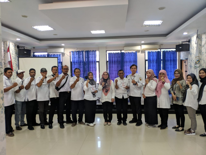 Giat, Rabu 22 November 2023, Menghadiri bimtek aplikasi SIPPIN (Sistem Informasi Proses Pelayanan IMTN) bagi operator kelurahan di aula kantor kecamatan samarinda utara dihadiri Kasi Tapem dan staf