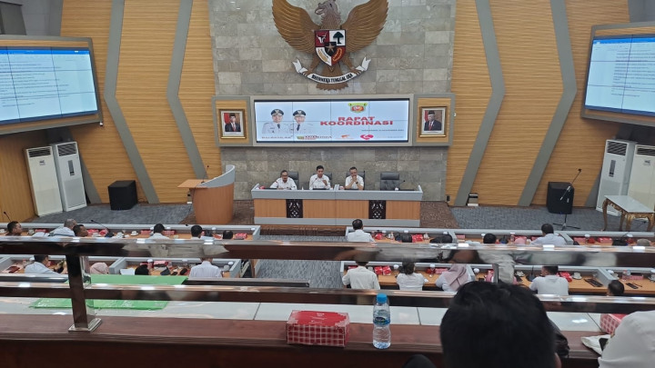 Giat, Rabu 22 November 2023, Menghadiri Rapat Koordinasi di Ruang Rapat Mangkupalas Lt II Balaikota di hadiri oleh Lurah.